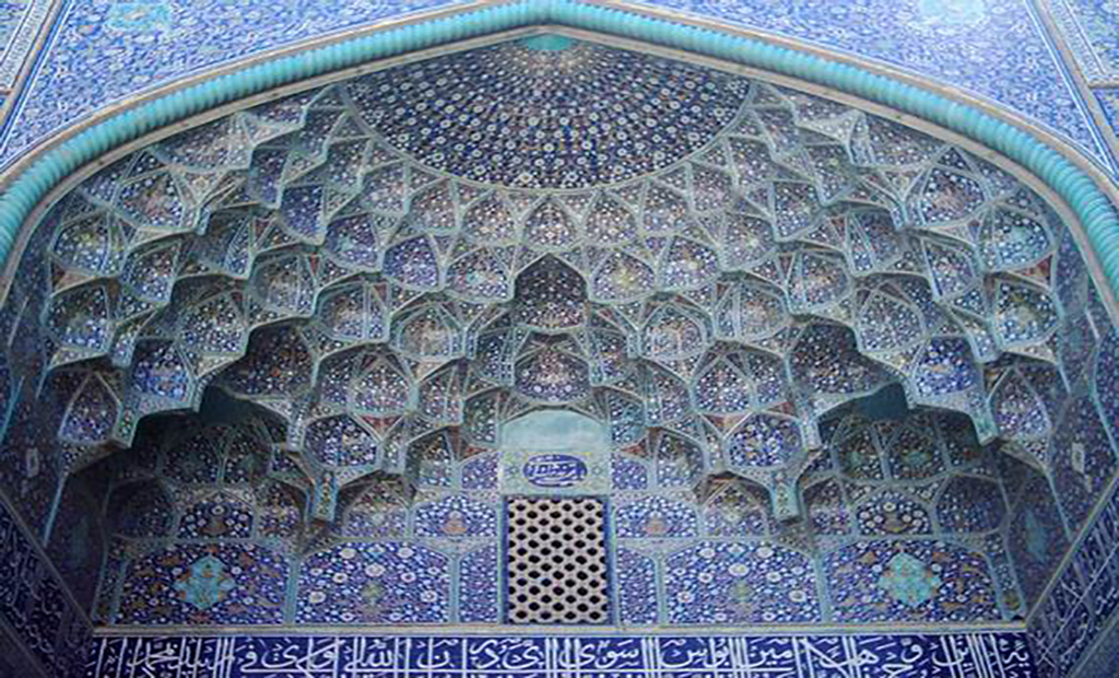 مقرنس طاق در معماری اسلامی(سنگ فرگاه)