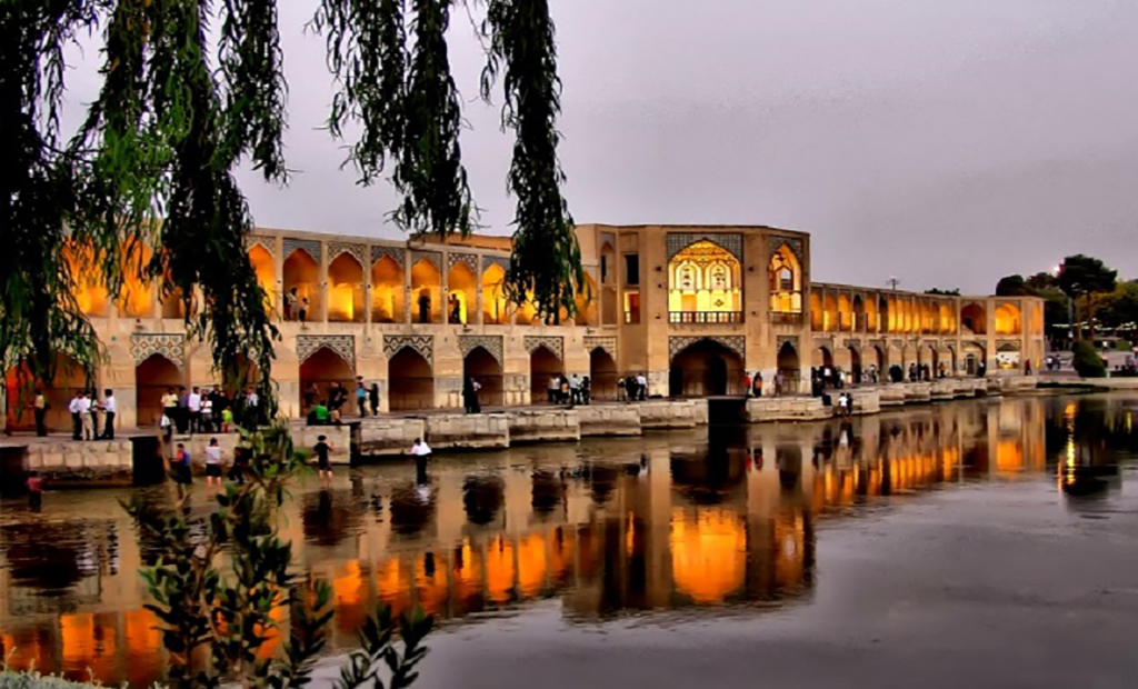 سی و سه پل اصفهان(نمای ساختمان)